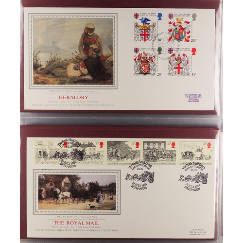 749 - GB.FIRST DAY COVERS PRESENTATION PHILATELIC SERVICES COVERS an album, incl. Christmas issues, cigare... 