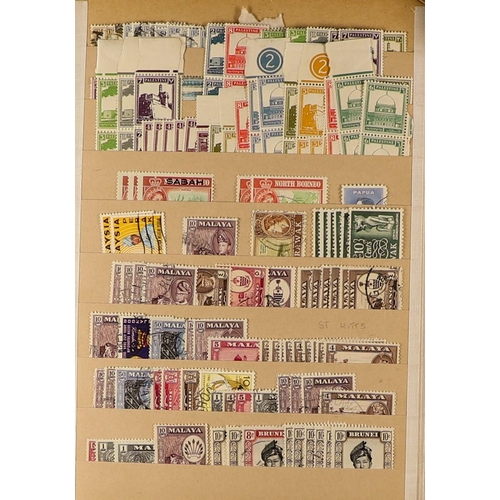 80 - COLLECTIONS & ACCUMULATIONS WORLD CARTON the best being two old stockbooks of Commonwealth, various ... 