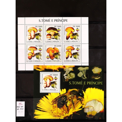 93 - TOPICALS FUNGI OF ST THOMAS & PRINCE ISLANDS 1984-2014 never hinged mint collection incl. 1984 set &... 