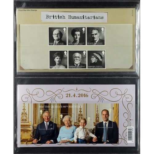 1385 - GB.ELIZABETH II 1990 - 2019 COMMEMORATIVE PRESENTATION PACKS in 3 albums. Mainly from 2015 and onwar... 