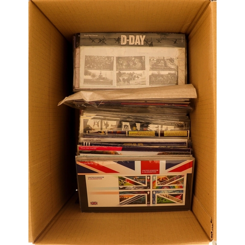 1407 - GB.ELIZABETH II COMMEMORATIVE PRESENTATION PACKS 1971 - 2021. Unsorted packs in an album and loose. ... 