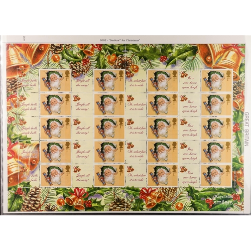 1438 - GB.ELIZABETH II ROYAL MAIL SMILER SHEETS COLLECTION 2000-2006 in an album, face value £600+. (Qty)