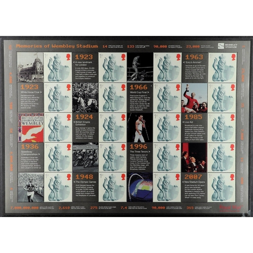 1439 - GB.ELIZABETH II SMILER SHEETS COLLECTION in a binder, face value £800+. (Qty)