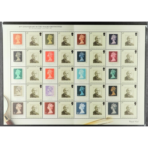 1439 - GB.ELIZABETH II SMILER SHEETS COLLECTION in a binder, face value £800+. (Qty)