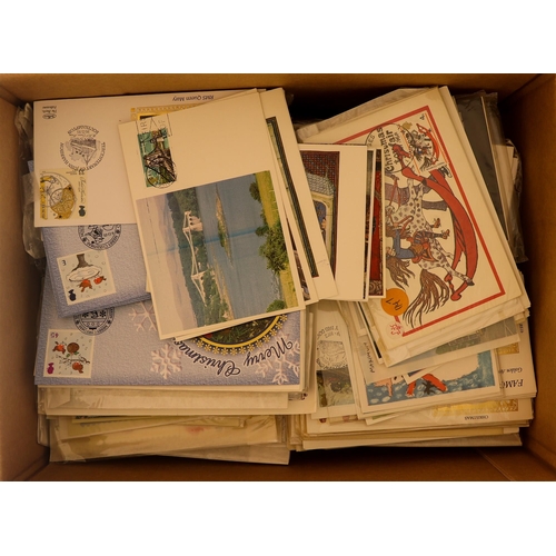 1465 - GB.FIRST DAY COVERS COVERS ACCUMULATION IN A BOX with many Benham small silks, Benham cards, maxi ca... 