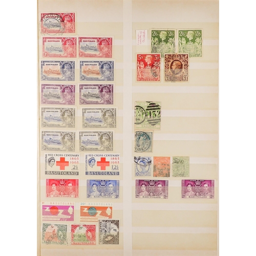 92 - COLLECTIONS & ACCUMULATIONS WORLD ACCUMULATION IN TWO BOXES incl. various Commonwealth incl. 2012 Qu... 