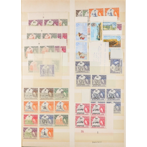 92 - COLLECTIONS & ACCUMULATIONS WORLD ACCUMULATION IN TWO BOXES incl. various Commonwealth incl. 2012 Qu... 