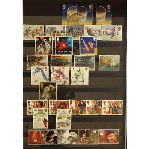 94 - COLLECTIONS & ACCUMULATIONS WORLD IN TWO BOXES incl. a vintage Triumph album quite well filled, a si... 