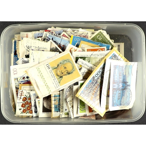 101 - COLLECTIONS & ACCUMULATIONS WORLD SORTER BOX Unchecked and as received from a part-time dealer's est... 