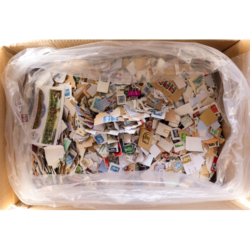 1040 - GB.ELIZABETH II 25KG QEII MIXTURE. Huge box with stamps on and off paper. Definitely unchecked! Many... 