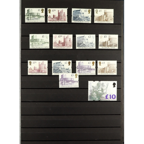 1055 - GB.ELIZABETH II MINT SELECTION IN ALBUM Includes gutter pairs, booklets, 2001 Submarine booklet stam... 