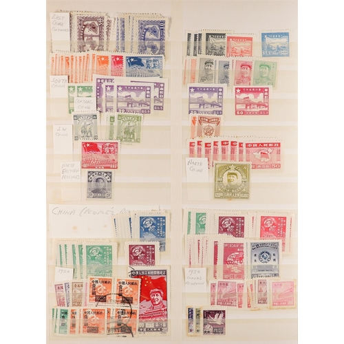 43 - COLLECTIONS & ACCUMULATIONS VINTAGE APPROVAL DEALERS STOCK HOUSED IN 33 LARGE STOCKBOOKS a huge quan... 