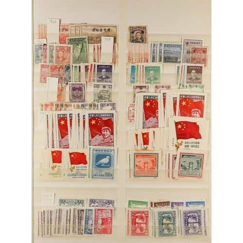 43 - COLLECTIONS & ACCUMULATIONS VINTAGE APPROVAL DEALERS STOCK HOUSED IN 33 LARGE STOCKBOOKS a huge quan... 