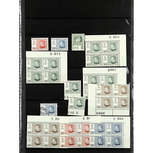 542 - GREENLAND 1938-80COLLECTION in an album, incl. never hinged mint & used stamps and many blocks of 4,... 