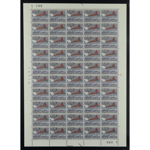 542 - GREENLAND 1938-80COLLECTION in an album, incl. never hinged mint & used stamps and many blocks of 4,... 