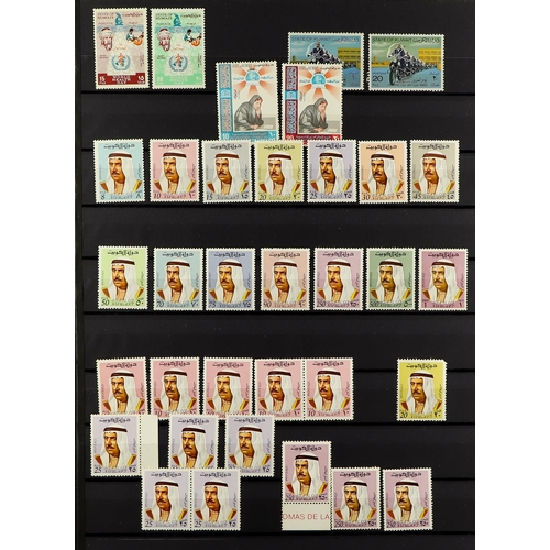 667 - KUWAIT 1965-77 NEVER HINGED MINT COLLECTION includes a lightly duplicated range of perf 13½ 1969-74 ... 