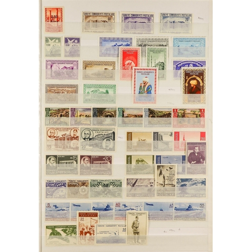 942 - TURKEY 1930-59 MINT OR NEVER HINGED COLLECTION incl. 1930 Railway surcharged set, 1943 Definitive se... 