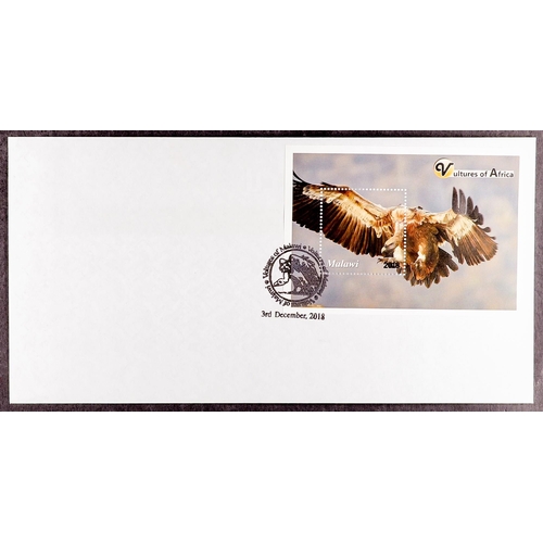 449 - MALAWI 2018 Vulture miniature sheet, with missing value, white border, name of vulture and missing w... 