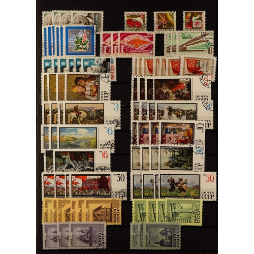 621 - RUSSIA 1923-88 MAINLY USED ACCUMULATION in 5 large stockbooks, with light duplication (up to about 1... 