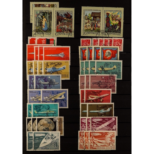 621 - RUSSIA 1923-88 MAINLY USED ACCUMULATION in 5 large stockbooks, with light duplication (up to about 1... 