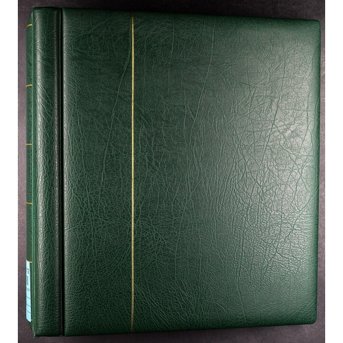 755 - GREAT BRITAIN LIGHTHOUSE HINGELESS ALBUM in dark green, for 1937-70 issues, incl. Regionals and Post... 