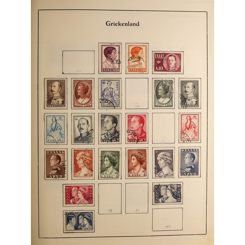 105 - COLLECTIONS & ACCUMULATIONS EUROPEAN COLLECTION IN 2 SPRINGBACK ALBUMS largely 1920'2-50's mint and ... 