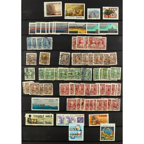 118 - COLLECTIONS & ACCUMULATIONS CANADA & USA in 6 volumes, a small box & a film fronted packet, all peri... 