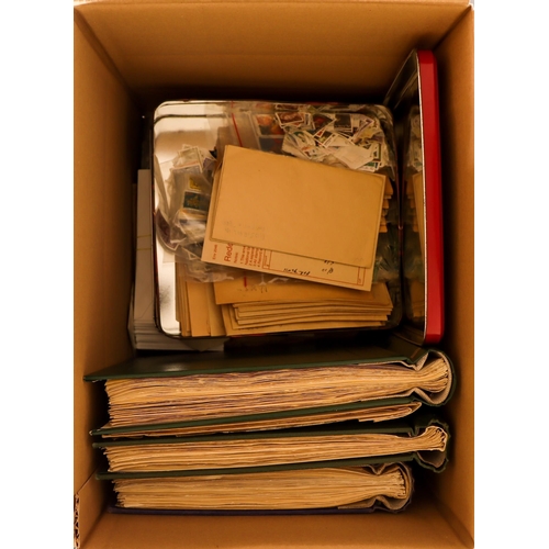 126 - COLLECTIONS & ACCUMULATIONS COMMONWEALTH ACCUMULATION in a box, with three spring back albums with u... 