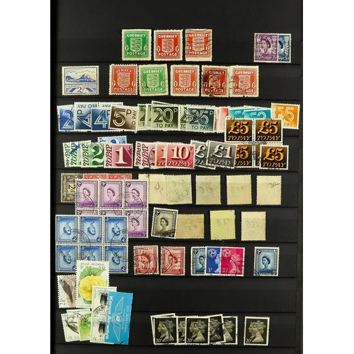 1148 - GREAT BRITAIN SORTER BOX comprising of 3 stockbooks of used stamps from QV onwards (Inc Officials, P... 