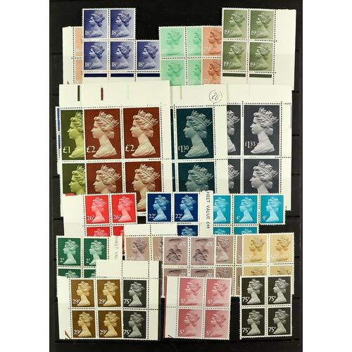 1251 - GB.ELIZABETH II MINT SELECTION of definitives in glassines, Machin blocks, stamp sets on stock sheet... 