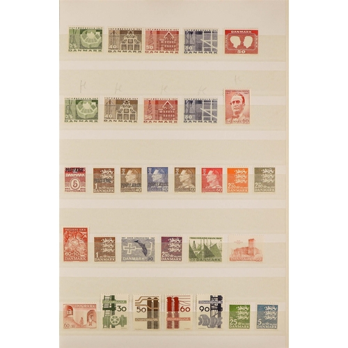 368 - DENMARK 1964-87 NEVER HINGED MINT COLLECTION incl. some fluorescent papers, Parcel Post opts etc. (5... 