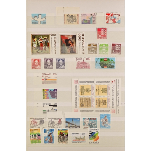 368 - DENMARK 1964-87 NEVER HINGED MINT COLLECTION incl. some fluorescent papers, Parcel Post opts etc. (5... 