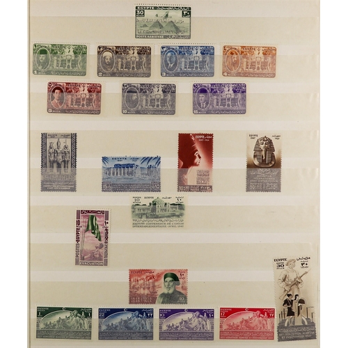 386 - EGYPT 1933-90 NEVER HINGED MINT COLLECTION with sets, positional examples, se-tenant strips, Occupat... 