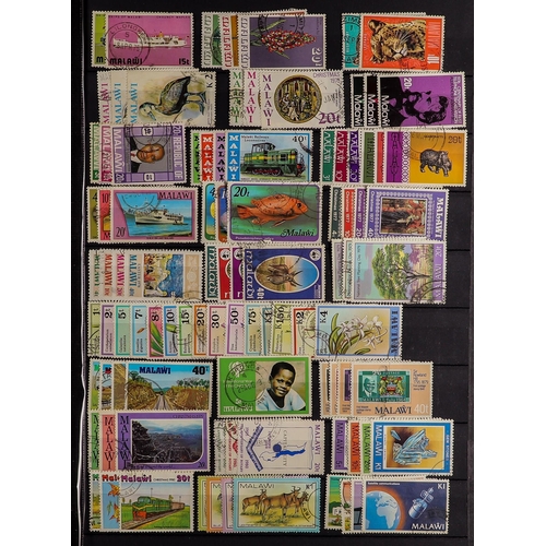 725 - MALAWI 1964-90 CDS USED COLLECTION incl. 1966-67 most to 10s, 1968 Birds set to 10s, 1973 Butterflie... 