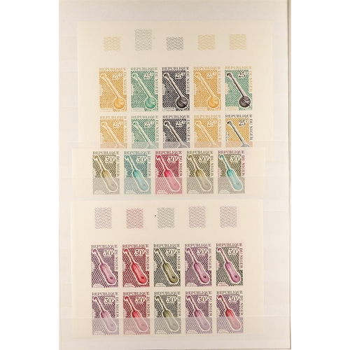 845 - NIGER 1972 IMPERF COLOUR PROOF SE-TENANT STRIPS 1972 with 50fr Musical Instruments (Yvert 255), Inte... 