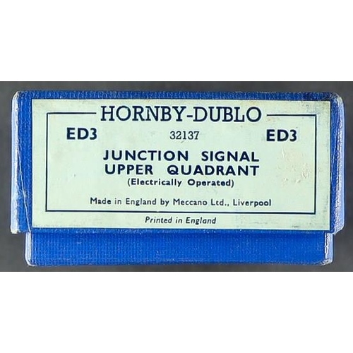 57 - HORNBY DUBLO EDG7 '00' GOODS TRAIN SET with a range of equipment. Includes power control unit (untes... 