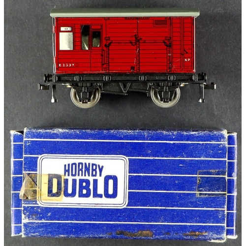 57 - HORNBY DUBLO EDG7 '00' GOODS TRAIN SET with a range of equipment. Includes power control unit (untes... 