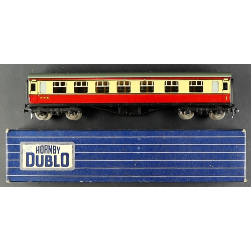 57 - HORNBY DUBLO EDG7 '00' GOODS TRAIN SET with a range of equipment. Includes power control unit (untes... 