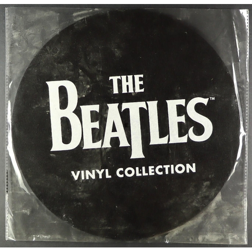 79 - THE BEATLES COLLECTABLES. Includes CDs (Anthology I and II, Sgt Pepper, etc), DVDs (Yellow Submarine... 