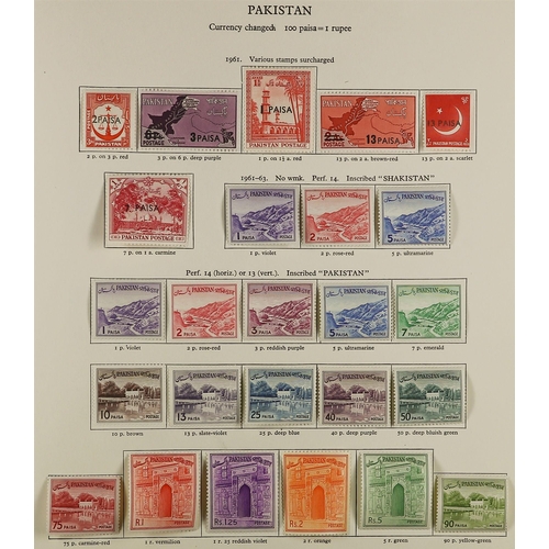 129 - COMMONWEALTH - BRITISH MIDDLE EAST & ASIA MINT / NEVER HINGED MINT COLLECTION in album, spans 1952 t... 