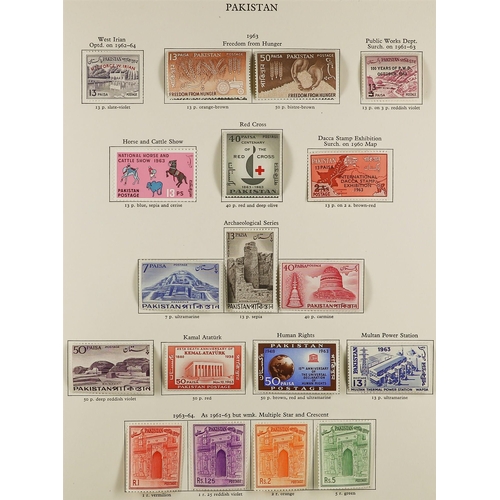 129 - COMMONWEALTH - BRITISH MIDDLE EAST & ASIA MINT / NEVER HINGED MINT COLLECTION in album, spans 1952 t... 