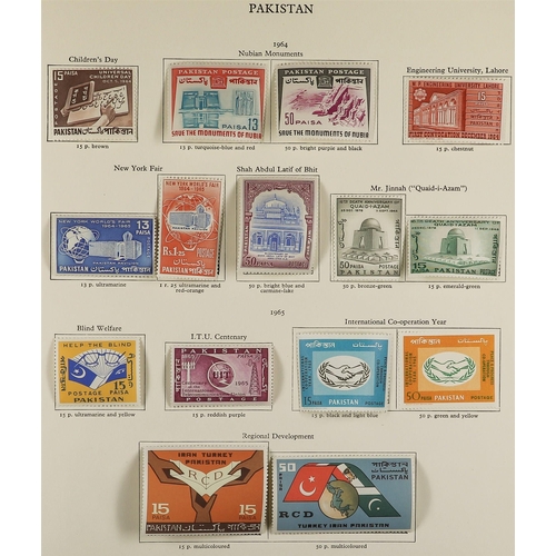 129 - COMMONWEALTH - BRITISH MIDDLE EAST & ASIA MINT / NEVER HINGED MINT COLLECTION in album, spans 1952 t... 