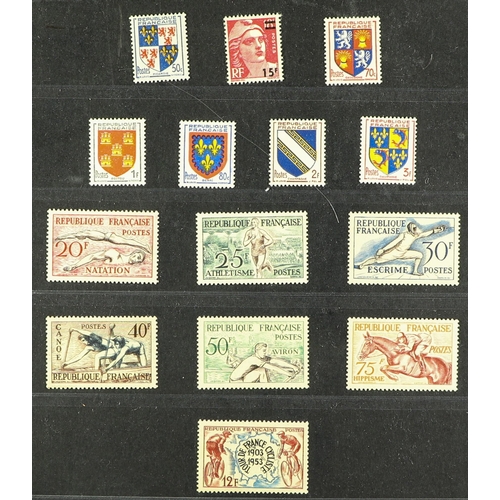 546 - FRANCE 1945 - 1959 NEVER HINGED MINT COLLECTION on Hagner pages, complete for the period. Yvert €290... 