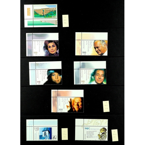 630 - [a] GERMANY 1999 - 2009 NEVER HINGED MINT COLLECTION on Hagner pages in binder. Some disorder, but a... 