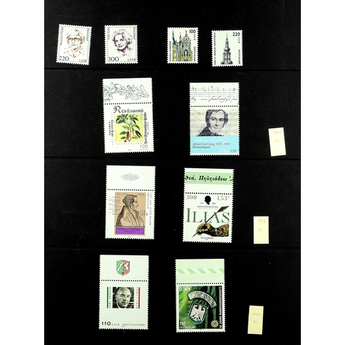 630 - [a] GERMANY 1999 - 2009 NEVER HINGED MINT COLLECTION on Hagner pages in binder. Some disorder, but a... 