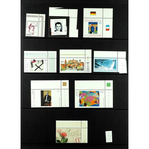 630 - [a] GERMANY 1999 - 2009 NEVER HINGED MINT COLLECTION on Hagner pages in binder. Some disorder, but a... 