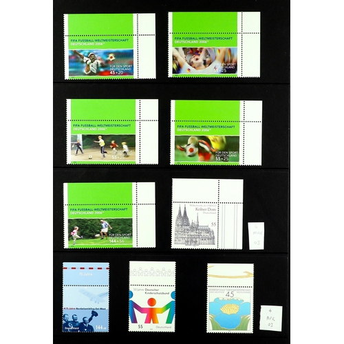 630 - [a] GERMANY 1999 - 2009 NEVER HINGED MINT COLLECTION on Hagner pages in binder. Some disorder, but a... 