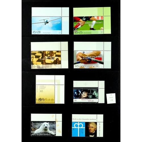 630 - [a] GERMANY 1999 - 2009 NEVER HINGED MINT COLLECTION on Hagner pages in binder. Some disorder, but a... 