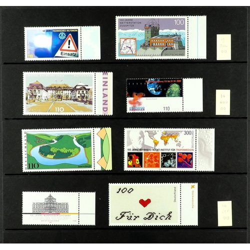 630 - [a] GERMANY 1999 - 2009 NEVER HINGED MINT COLLECTION on Hagner pages in binder. Some disorder, but a... 