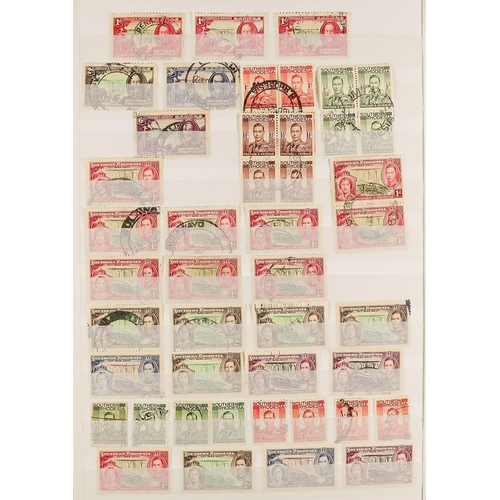 943 - RHODESIA 1892-1990's EXTENSIVE ACCUMULATION IN 12 VOLUMES incl. 1892-93 Arms set to £10, 1892-94 Arm... 